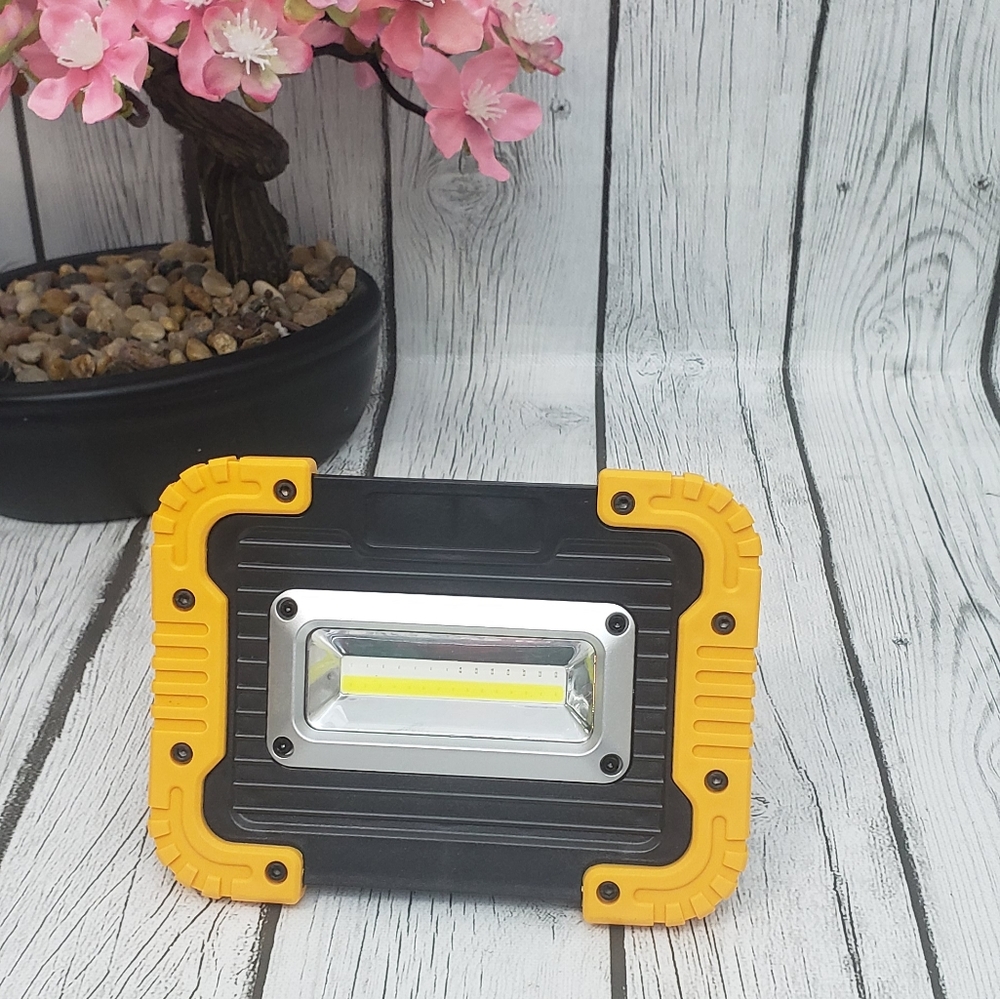 NWOT Super Bright Portable COB LED Work Light